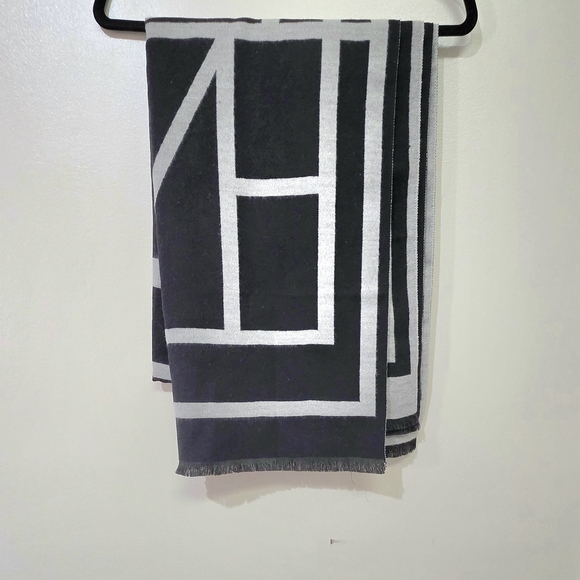 Black & Gray Reversible Knit Wrap/Scarf - Picture 5 of 14